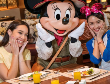 Breakfast with Disney Characters At Hong Kong Disneyland