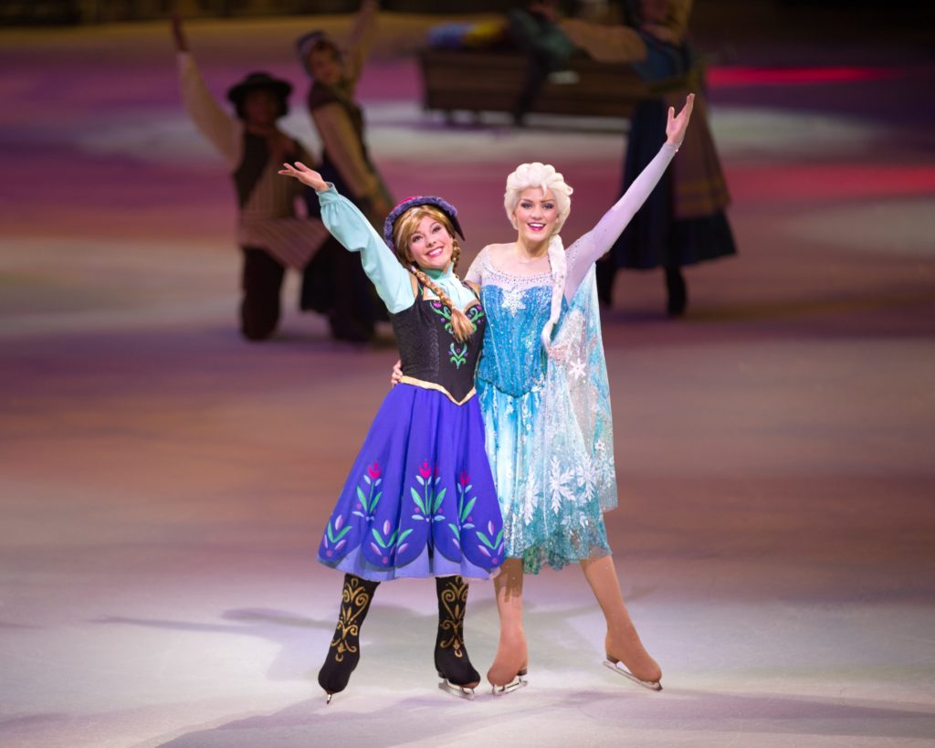 Disney_on_Ice_-_Anna__Elsa