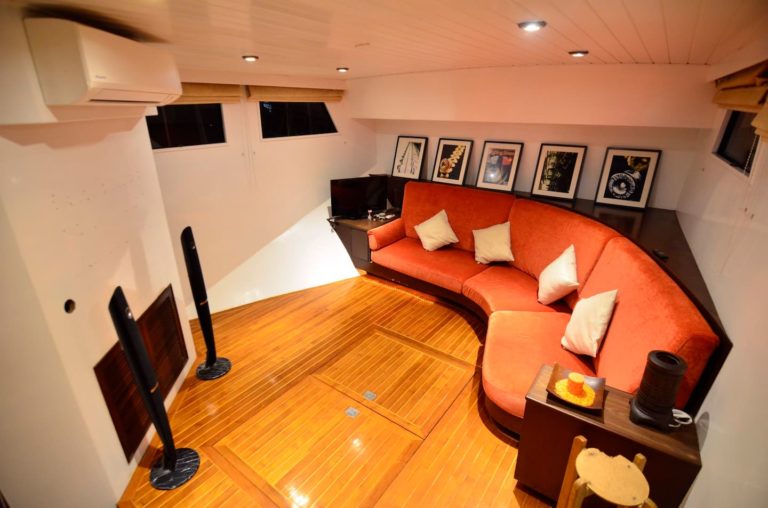 Designer luxury houseboat for families to stay hong kong